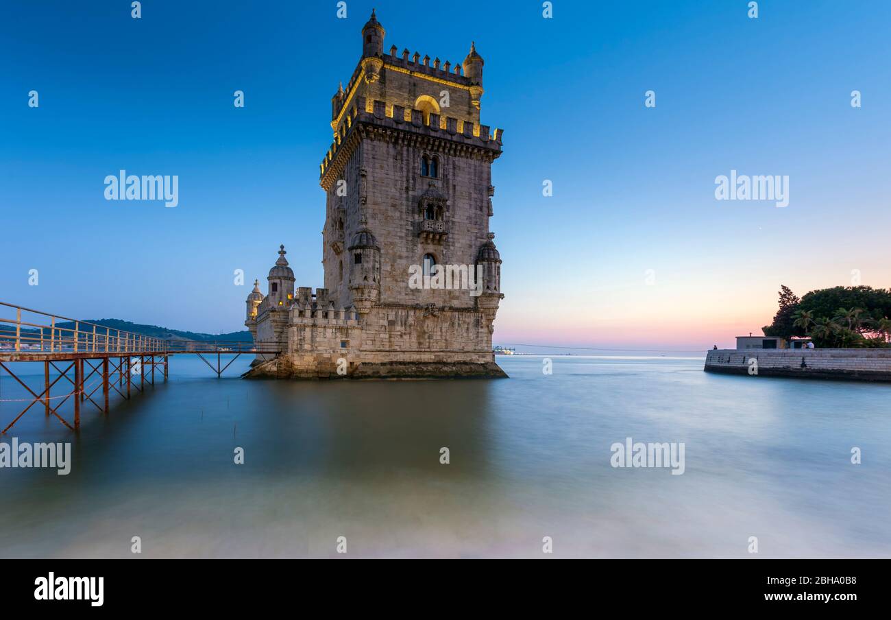 Tour Belem illuminée. Lisbonne, Portugal Banque D'Images