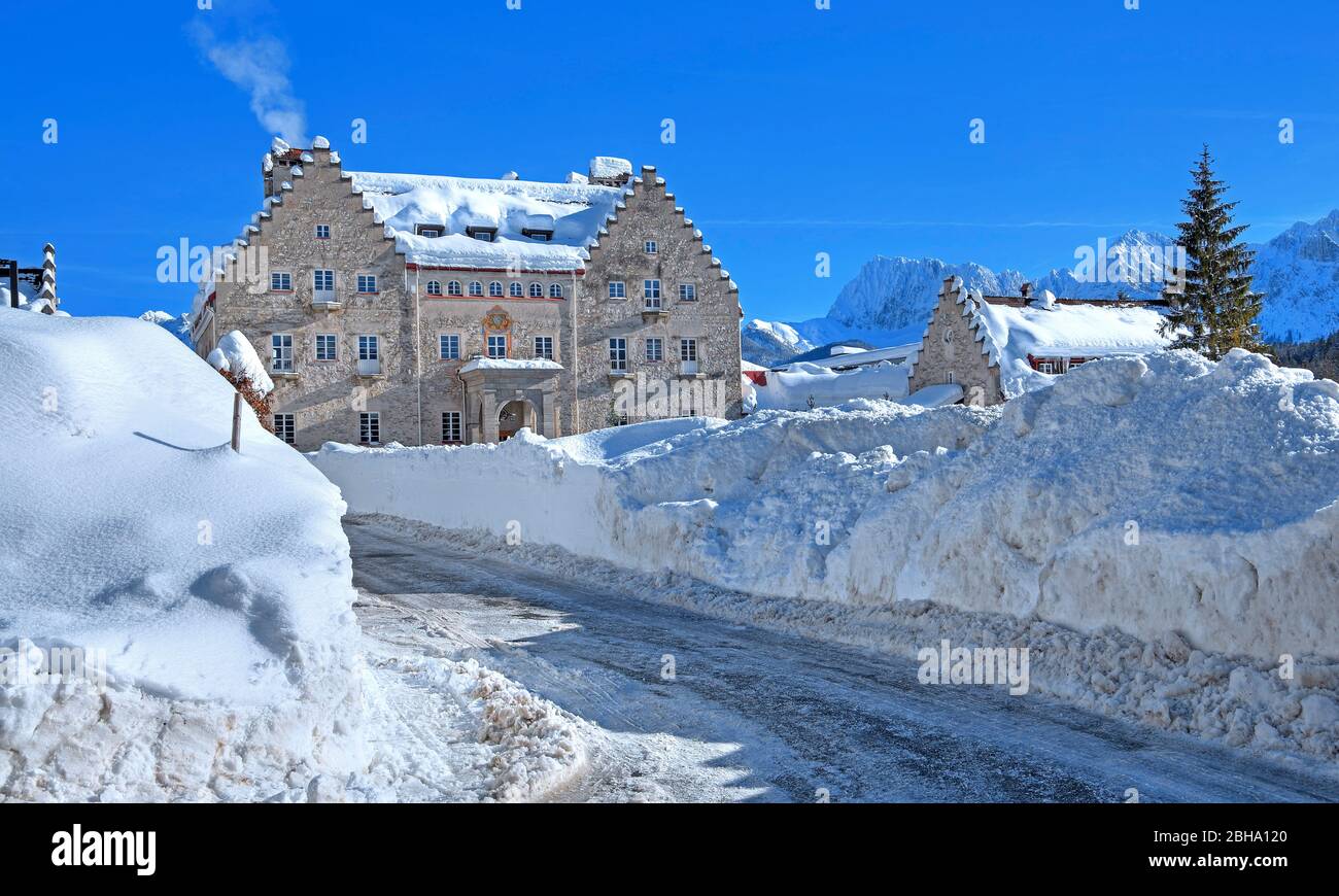 Château Kranzbach près de Klais en hiver, Werdenfelser Land, Haute-Bavière, Bavière, Allemagne Banque D'Images