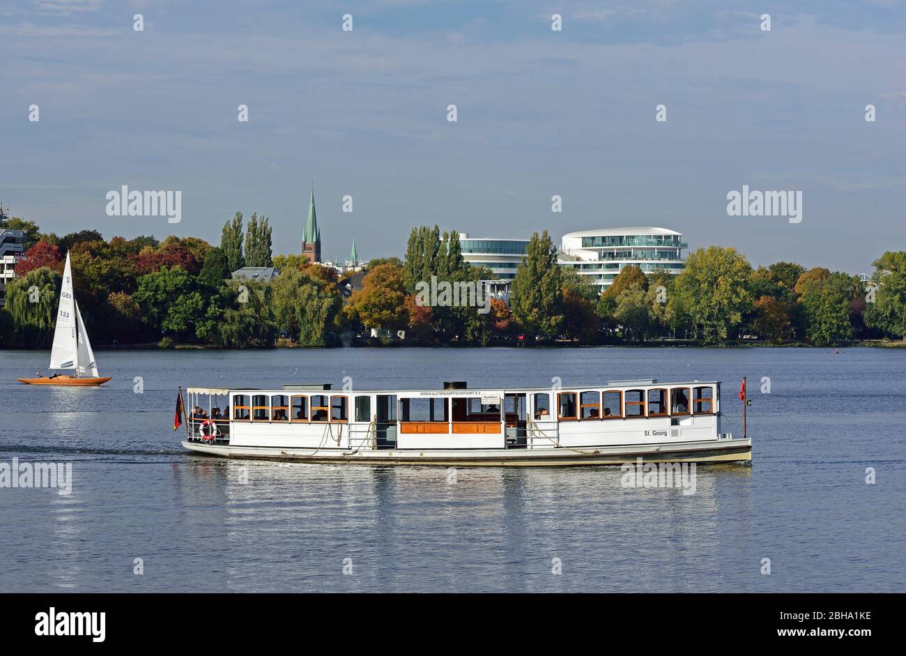 Europe, Allemagne, Hambourg Metropolitan Region, Eimsbüttel, Rotherbaum, Hôtel de luxe le Fontenay sur le lac Alster, bateau Alster, Banque D'Images