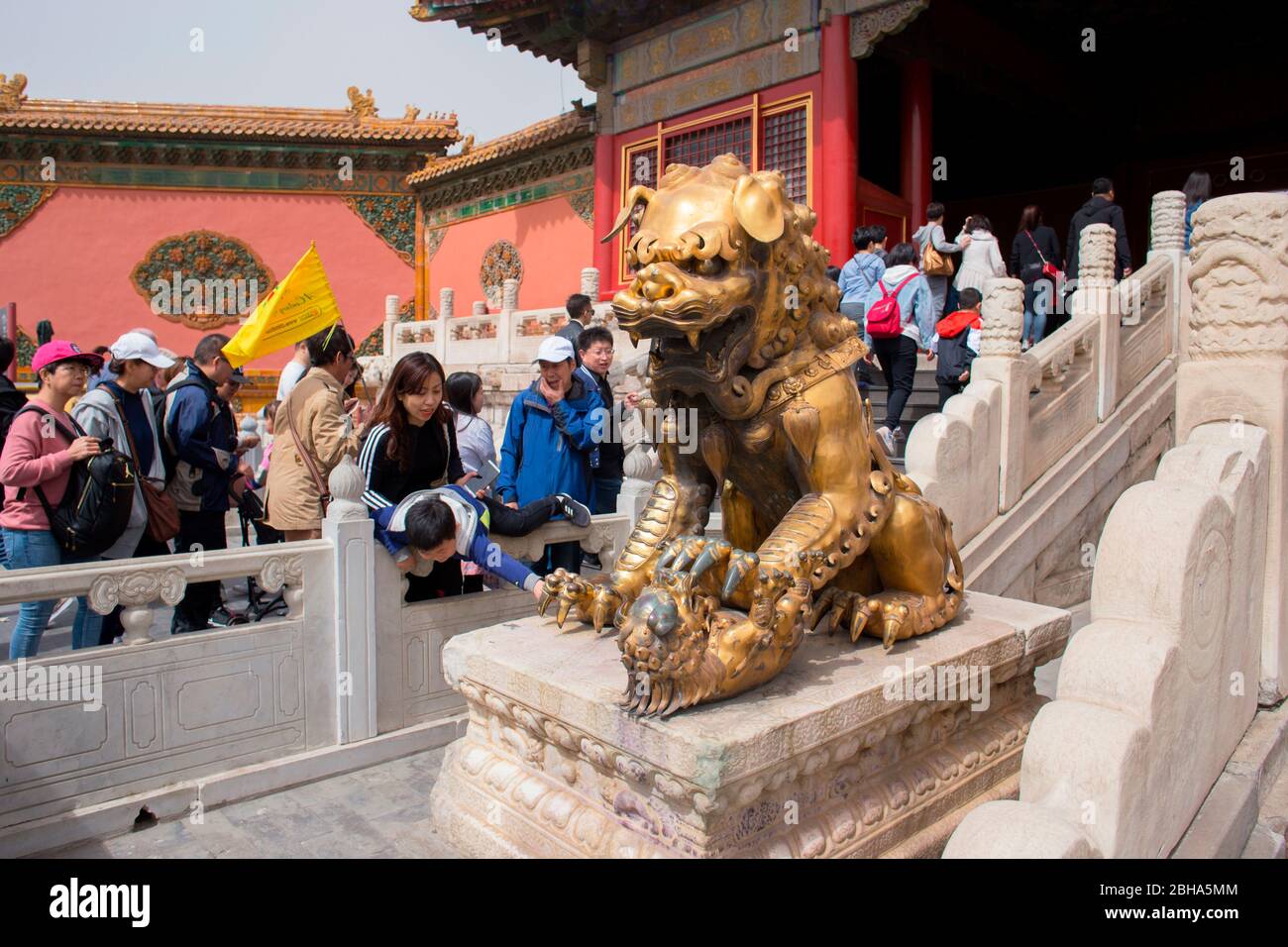 Un Lion doré, la Cité interdite, Beijing, Chine Banque D'Images Un Lion doré, la Cité interdite, Beijing, Chine Banque D'Images