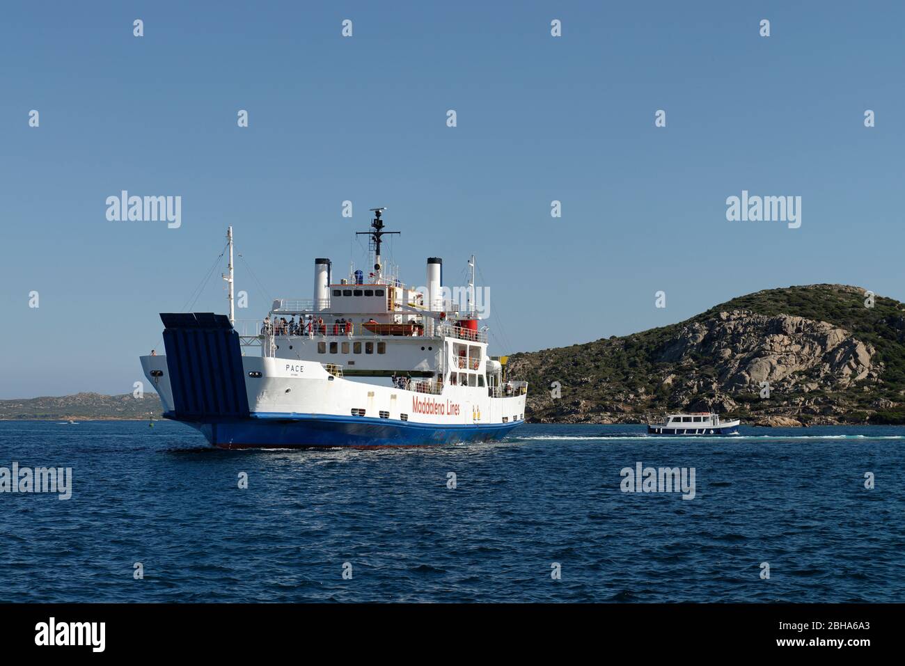Ferry de Palau à la Maddalena, mer Méditerranée, province d'Olbia-Tempio, Sardaigne, Italie Banque D'Images