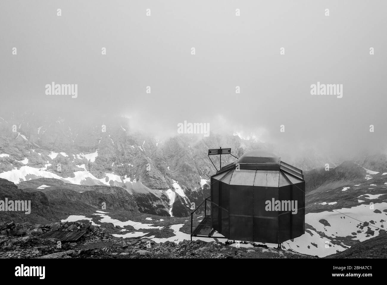 Le bivouac Karl Schuster sur le Lalidererspitze dans le Karwendel Banque D'Images