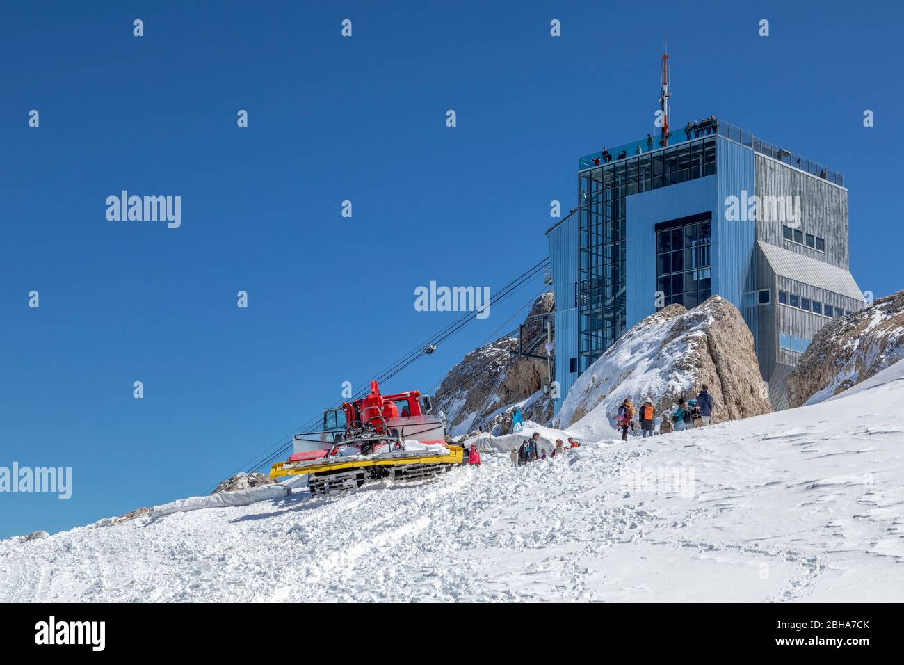 Station de téléphérique à Punta Rocca (mt 3265), à Marmolada et terrasse panoramique avec vue magnifique sur les Dolomites, Rocca Pietore, Belluno, Vénétie, Italie Banque D'Images
