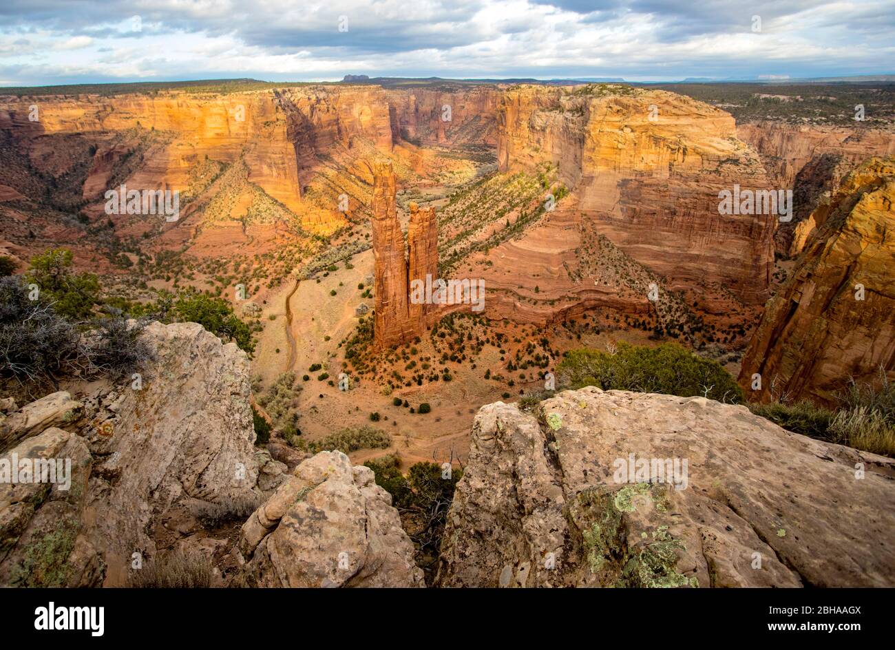 Vue sur le monument national de Spider Rock Canyon de Chelly, Utah, États-Unis Banque D'Images