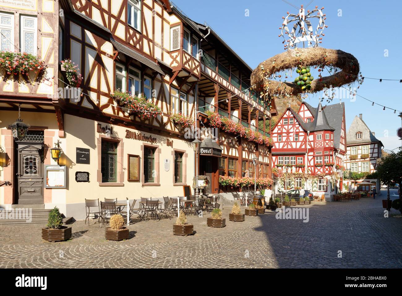 Ancien marché avec maisons à colombages à Bacharach am Rhein, Bacharach, vallée du Rhin, UNESCO World Heritage Upper Middle Rhin Valley, Rhénanie-Palatinat, Allemagne Banque D'Images