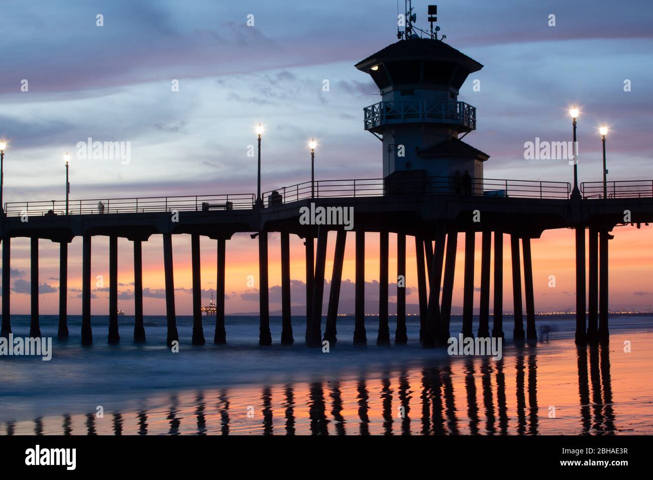 Huntington Beach Pier au coucher du soleil, Californie, États-Unis Banque D'Images