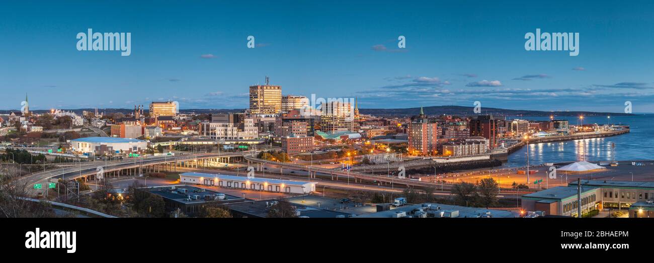 Canada, Nouveau-Brunswick, à Saint John, à partir de Fort Howe, dusk Banque D'Images Canada, Nouveau-Brunswick, à Saint John, à partir de Fort Howe, dusk Banque D'Images