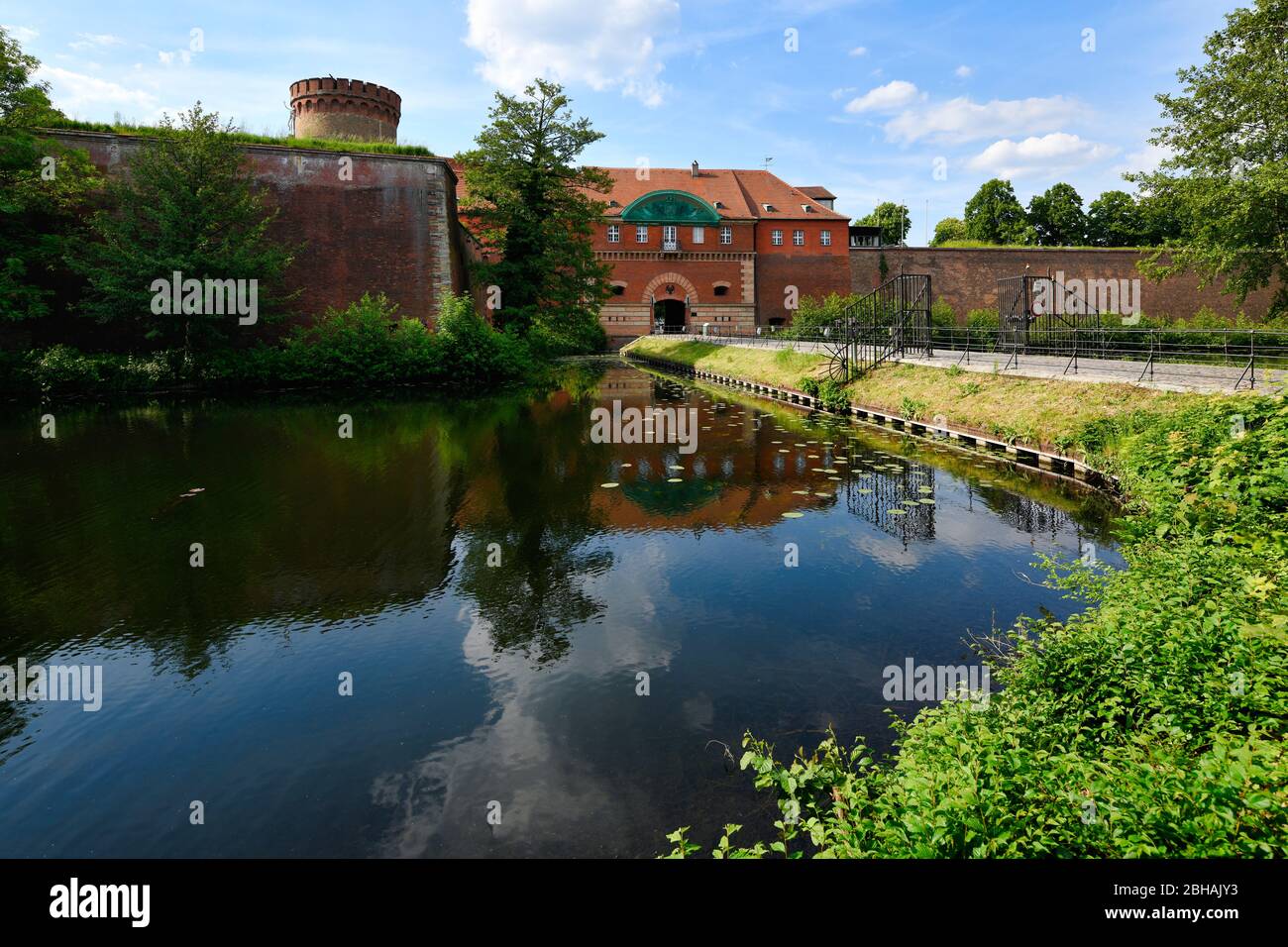 Maison du Commandant, Bastion Queen et Juliusturm avec moat, citadelle, quartier Spandau, Berlin, Allemagne Banque D'Images