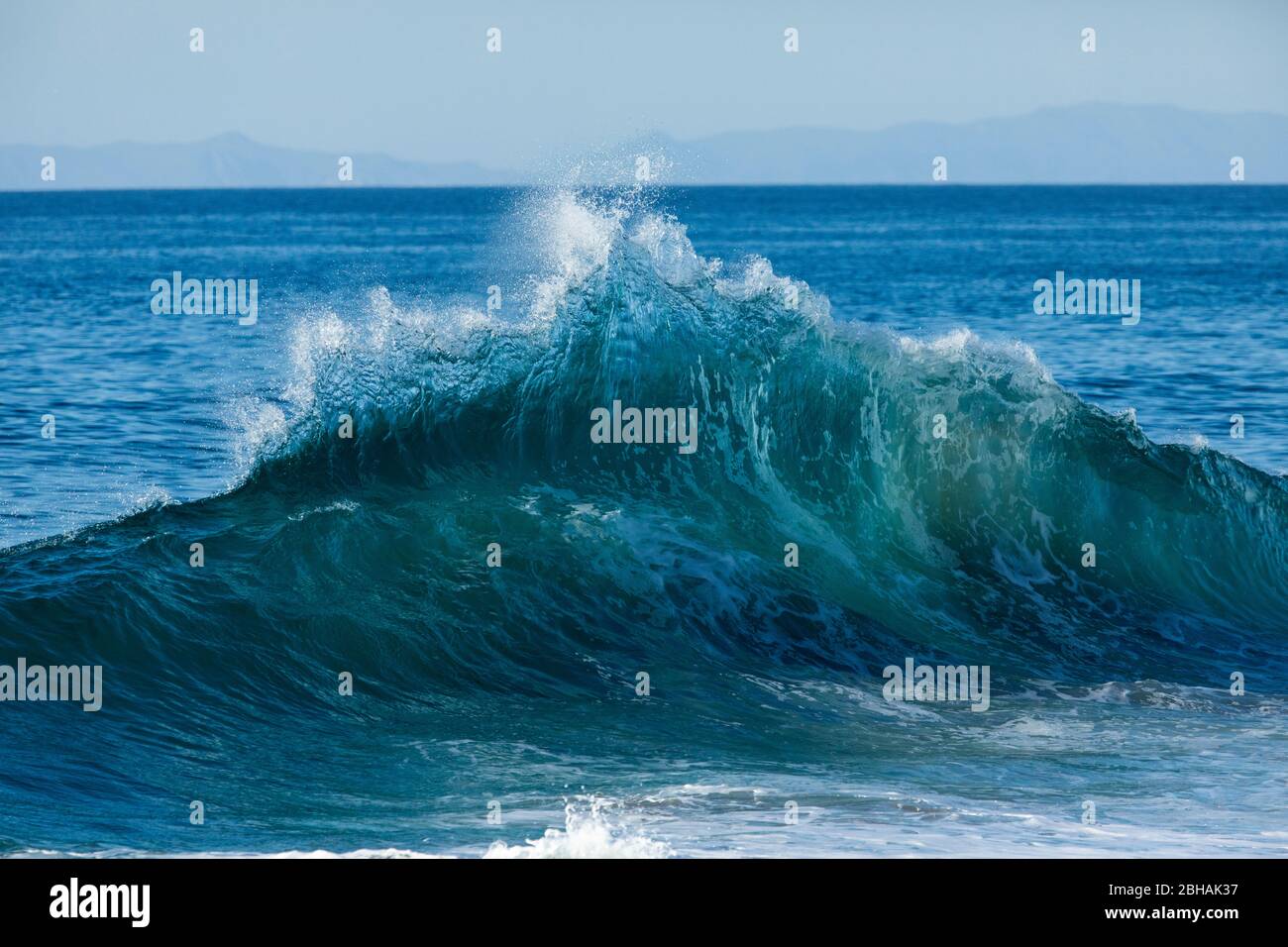 Vagues en mer, Huntington Beach, Californie, États-Unis Banque D'Images