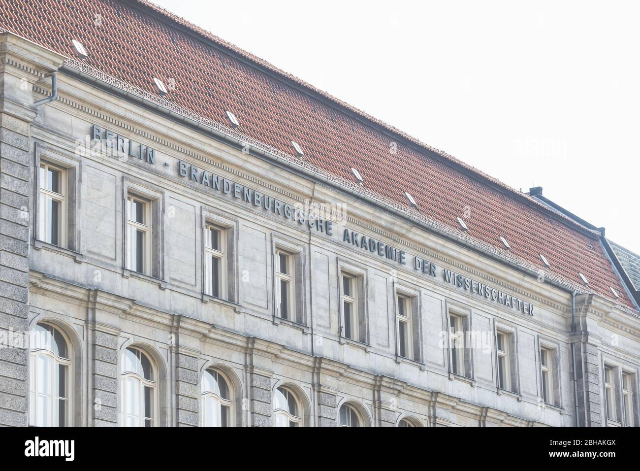 L'Académie des sciences de Brandebourg sur Gendarmenmarkt, entre le Dom français et le Dom allemand. Banque D'Images