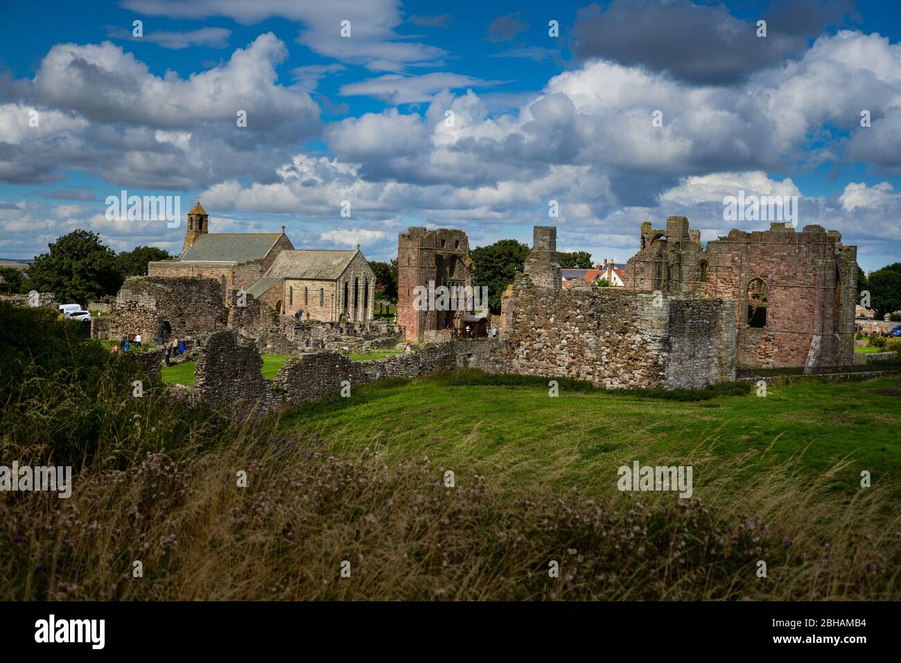 Prieuré de Lindisfarne et église paroissiale, île Sainte, Northumberland, Angleterre Banque D'Images