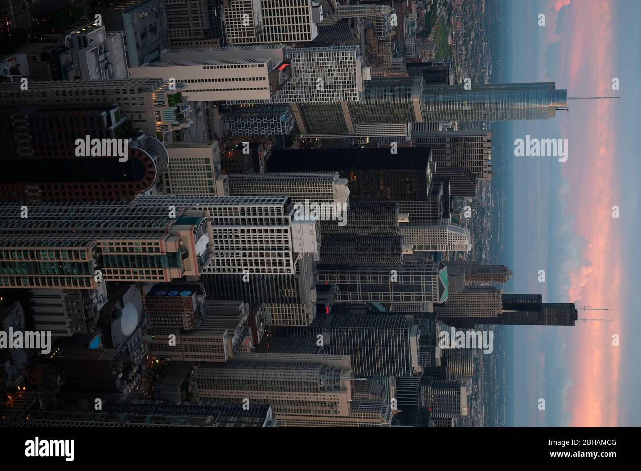 Tours de bureaux du centre-ville de Chicago photographiées depuis l'observatoire John Hancock. Willis Tower, anciennement Sears Tower, conçu par l'architecte Fazlur Rahman Khan, autrefois le gratte-ciel le plus haut du monde, est au centre de droite Banque D'Images