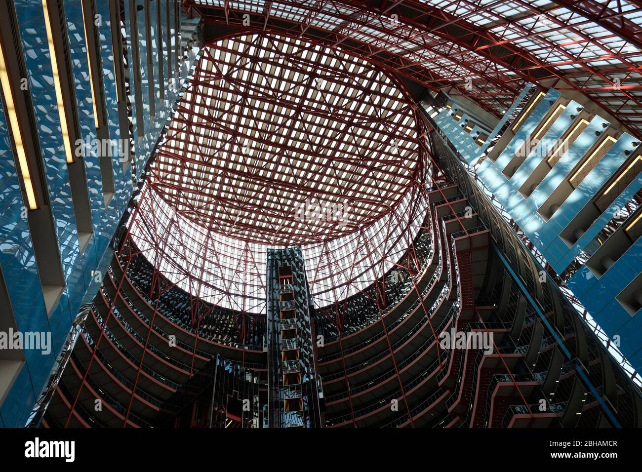 Le Thompson Center a été conçu par Helmut Jahn de Murphy / Jahn maintenant appelé JAHN Architects, Illinois, Chicago, États-Unis. Banque D'Images