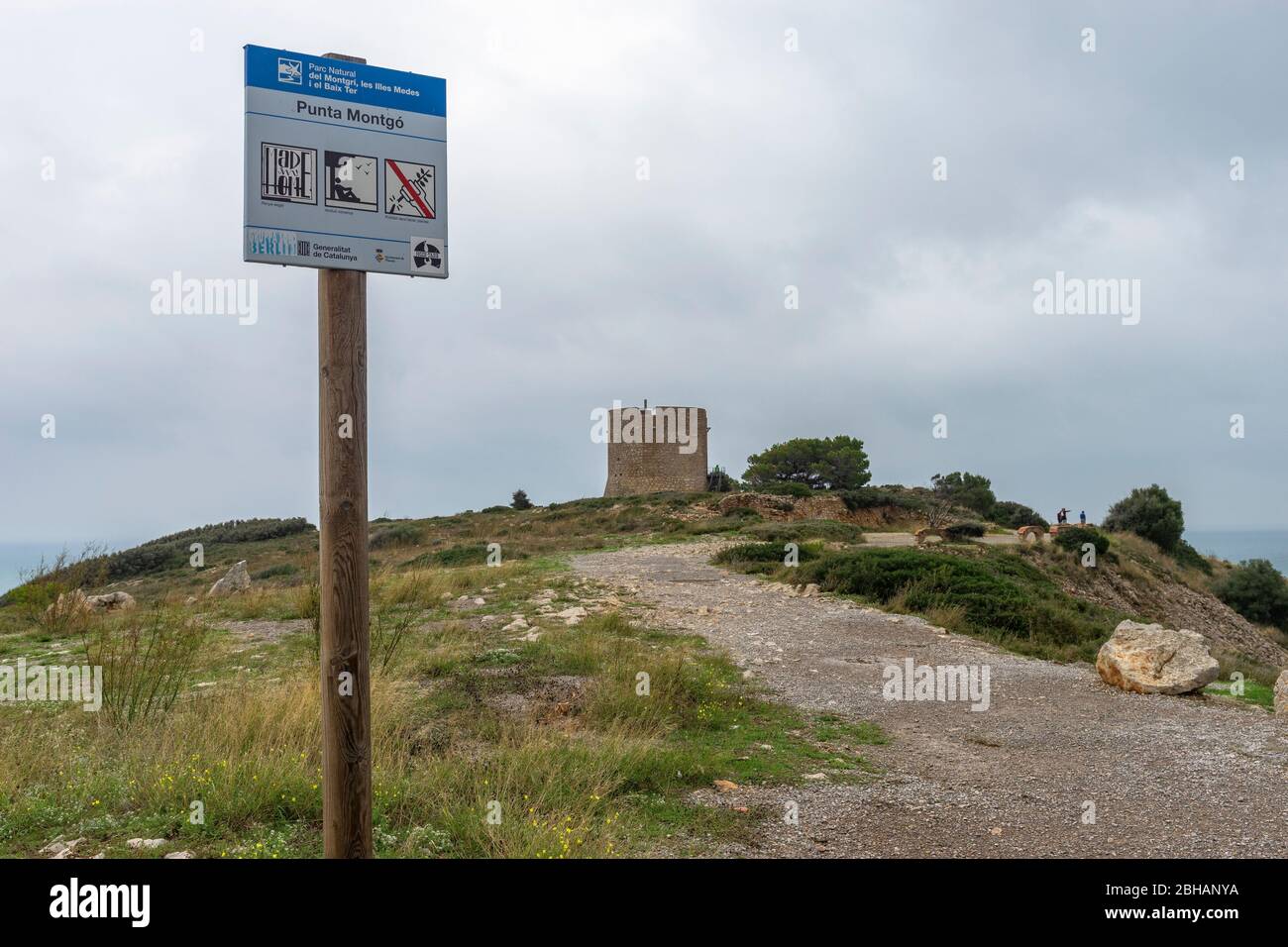 Europe, Espagne, Catalogne, Costa Brava, vue sur la tour de guet Montgó près de l'Escala Banque D'Images
