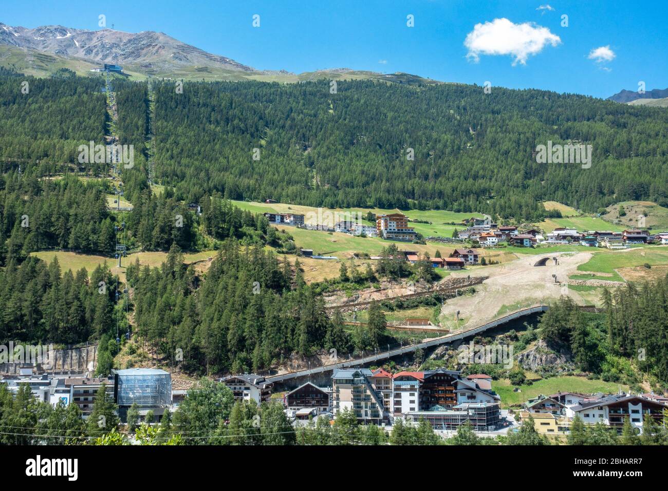 Europe, Autriche, Tyrol, Alpes de l'Ötztal, Sölden, impact panoramique de l'opération de ski en été Banque D'Images