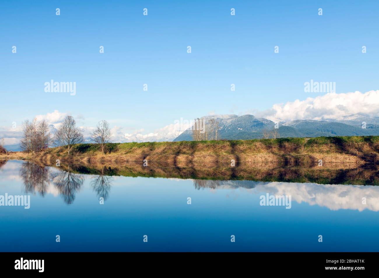 Vue magnifique de Pitt Meadows - Maple Ridge dykes, ville historique de Vancouver, Colombie-Britannique, Canada. Banque D'Images