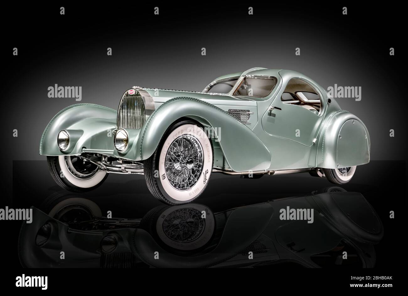1935 Bugatti Type 57 s Aerolithe vue 3/4 avant Banque D'Images