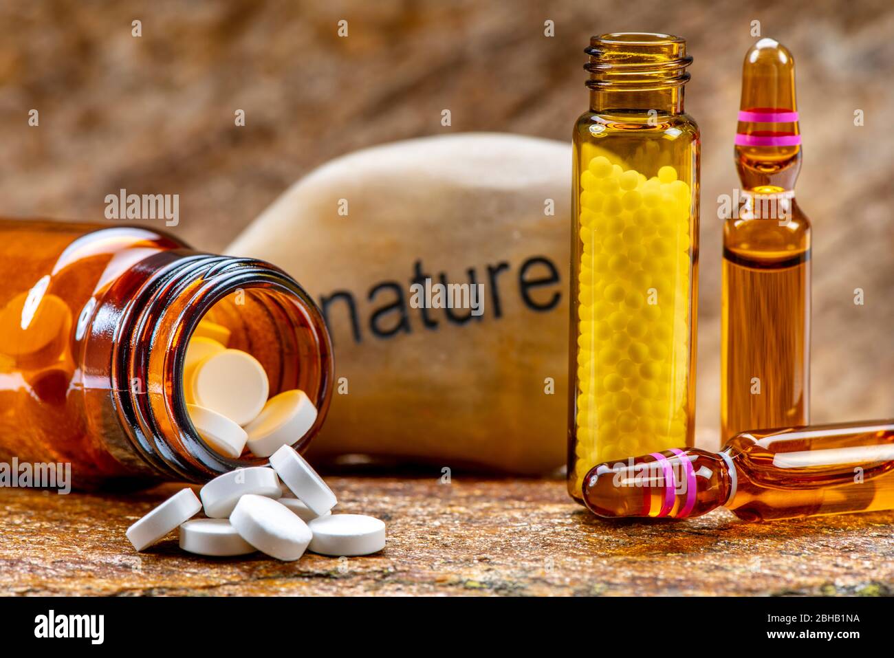 Alterntivmedizin und Naturmedizin mit homöopathischen Pillen Banque D'Images