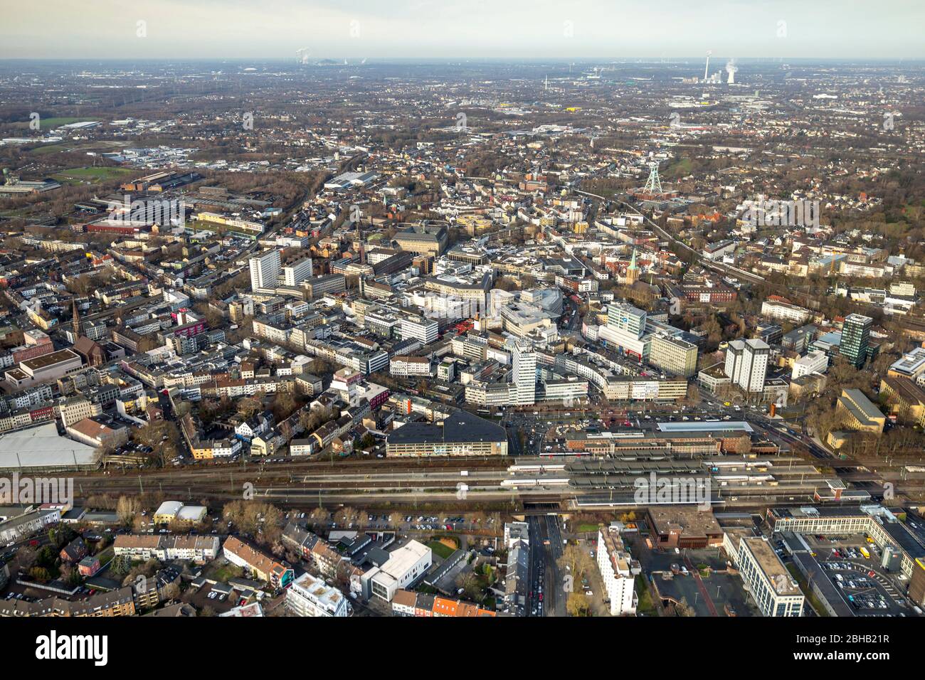 Vue aérienne, gare centrale, rue universitaire, place Kurt Schumacher, quartier Tanner, Bochum, Rhénanie-du-Nord-Westphalie, Allemagne Banque D'Images