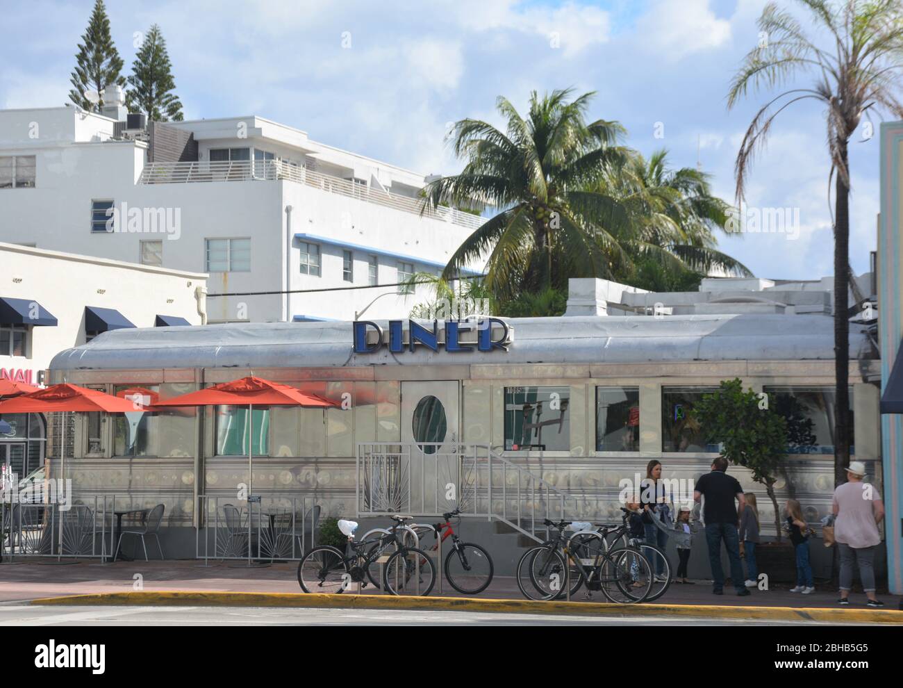 Le restaurant rétro de la 11ème rue Diner sur Washington Ave, South Beach, Miami Beach, Floride, États-Unis. Banque D'Images