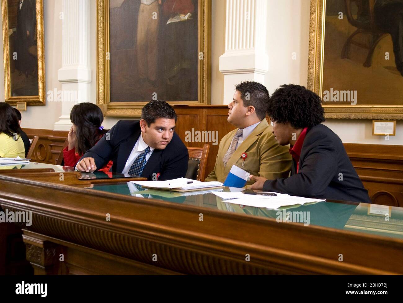 Austin Texas États-Unis, 20 juillet 2010: Étudiants hispaniques de lycée participant à une séance législative simulée dans la Chambre du Sénat du Capitole du Texas dans le cadre de la session législative de jeunesse Lorenzo de Zavala, un programme de leadership d'âge de lycée de l'Institut national hispanique. ©Marjorie Kamys Cotera/Bob Daemmrich Photographie Banque D'Images