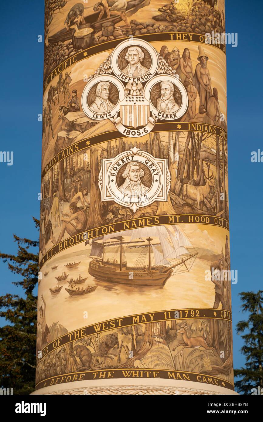 Vue sur les peintures sur Astoria Column, Astoria, Oregon, États-Unis Banque D'Images