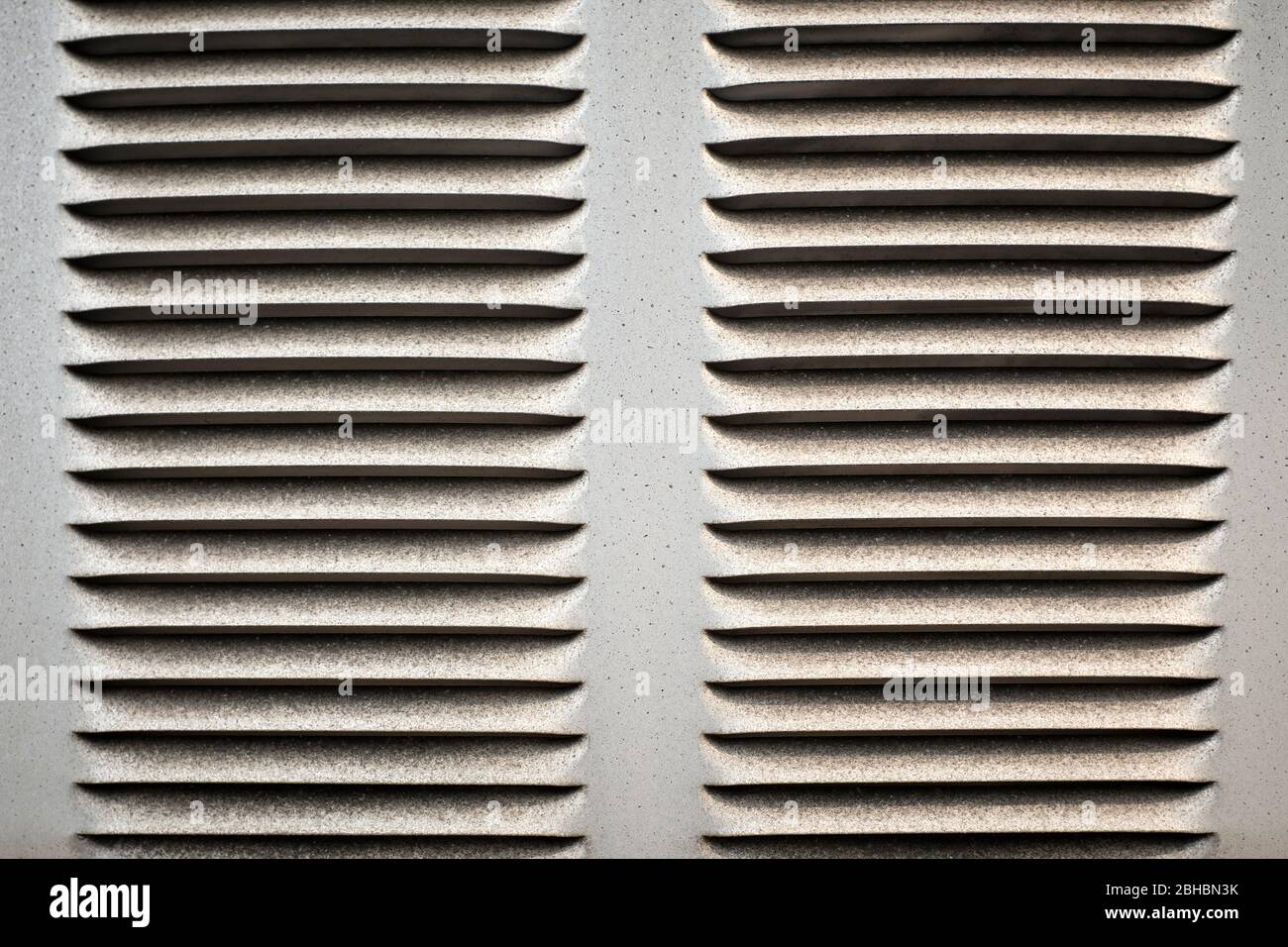 Une vue rapprochée d'un système de ventilation métallique sur un objet industriel. Banque D'Images