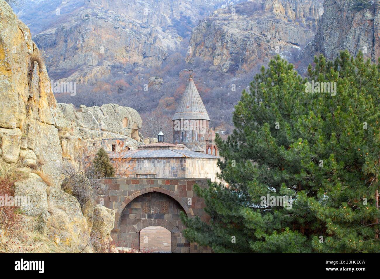 Le monastère de Geghard, situé dans les montagnes de l'Arménie Banque D'Images