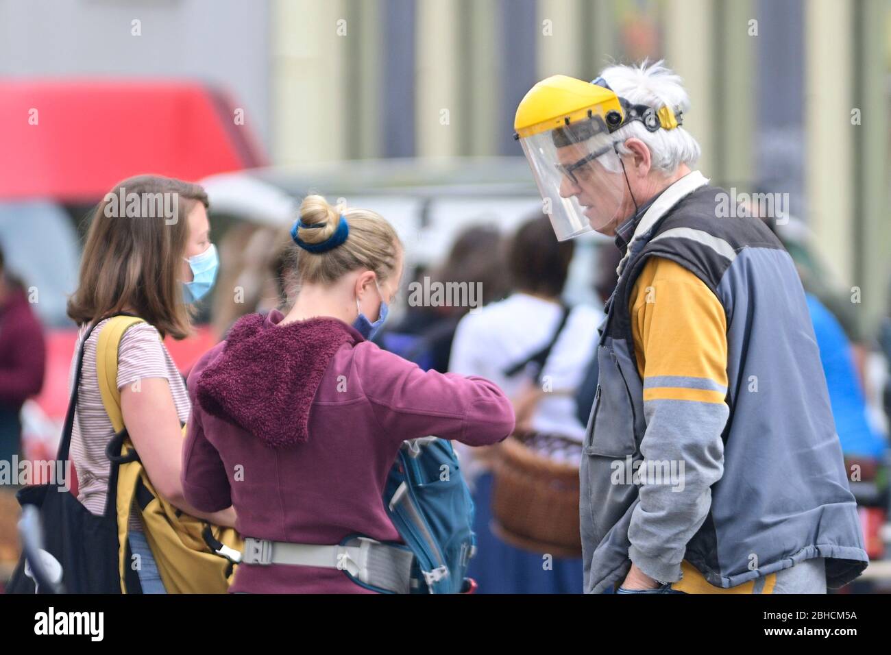 Vienne, Autriche. 25 avril 2020. Les restrictions à la sortie en Autriche ont été étendues à la fin d'avril 2020. Les marchés des agriculteurs peuvent encore être ouverts. Crédit: Franz PERC / Alay Live News Banque D'Images