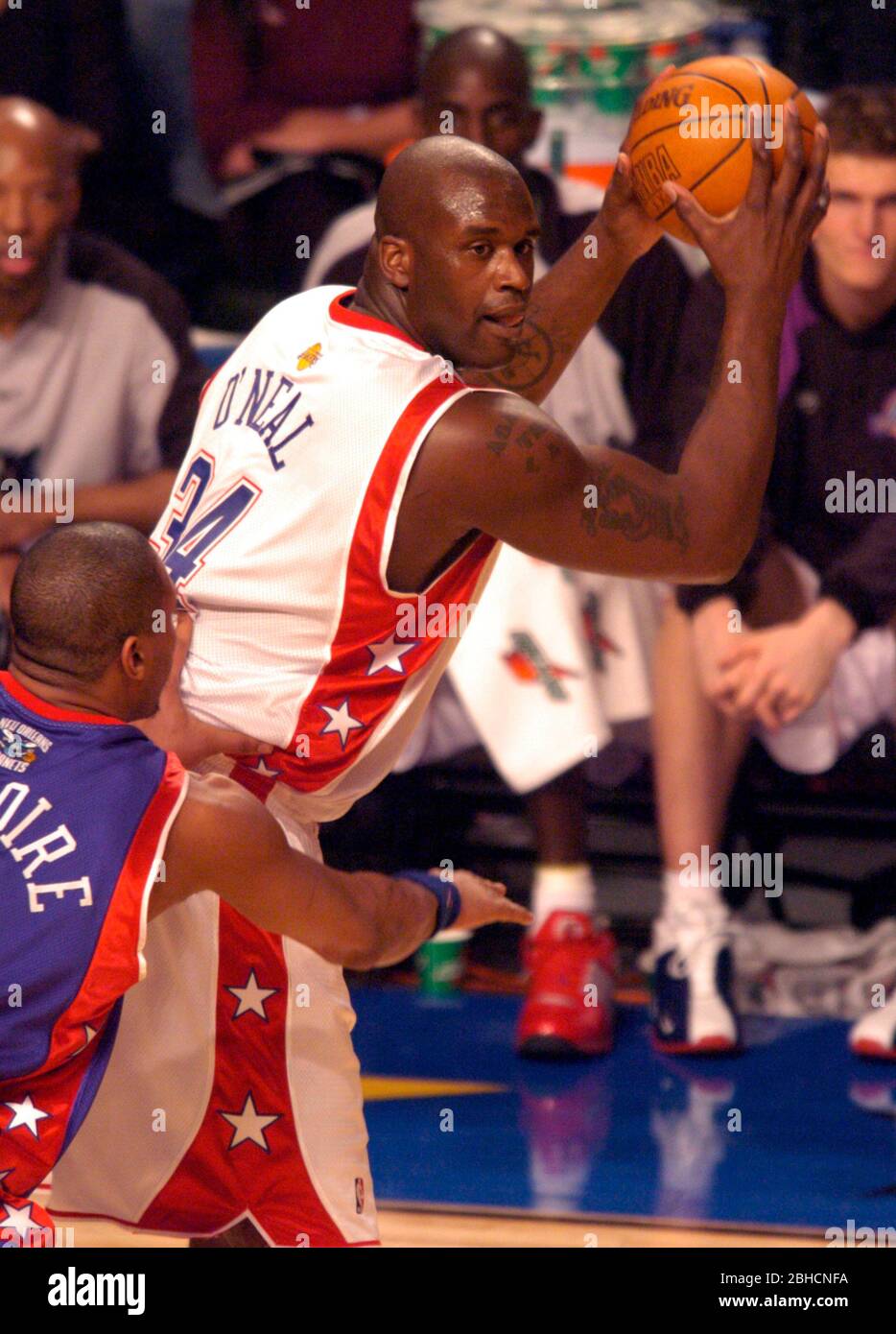 Shaquille O'Neal des Lakers de Los Angeles lors de la 136-132 victoire Ouest sur l'est dans le jeu All-Star de la NBA le dimanche 15 février 2004 à Los Angeles. Photo via Newscom Banque D'Images