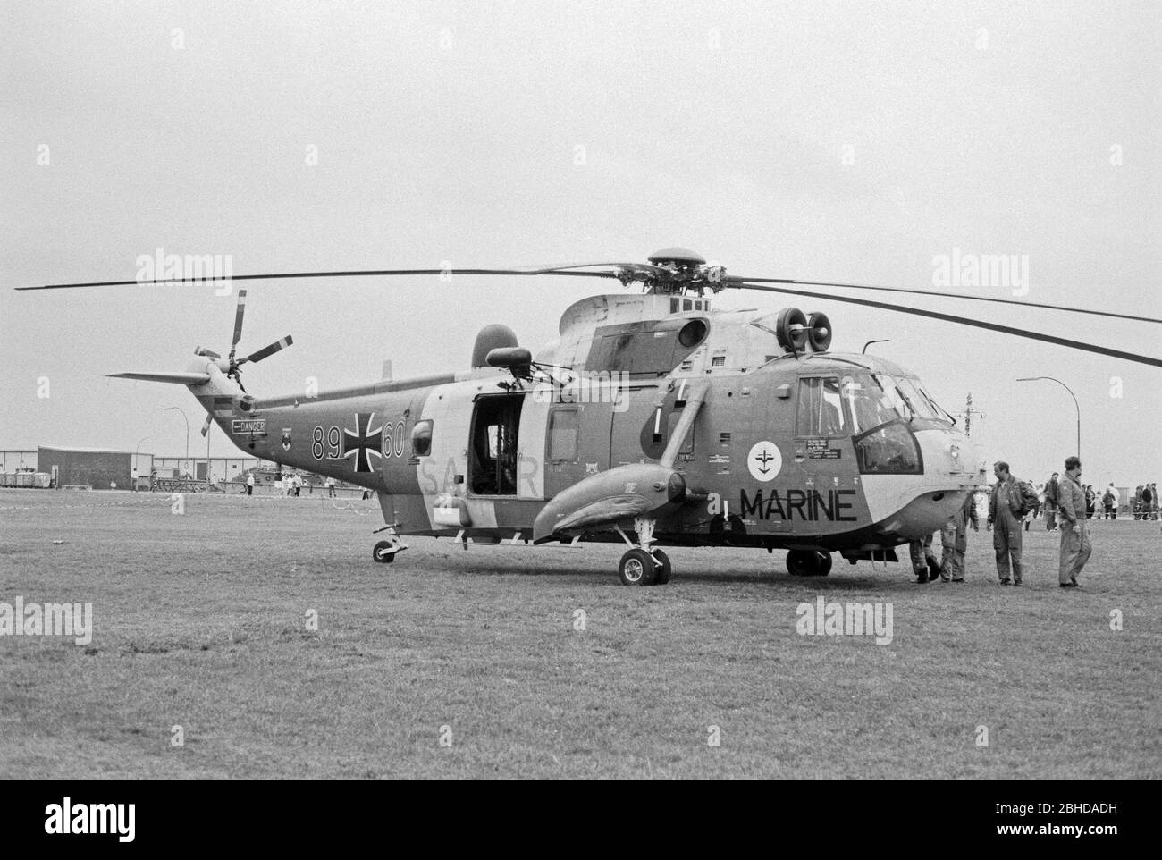 Hélicoptère SAR de la Marine allemande en vol d'entraînement, 22 août 1981, Borkum Navy base, Basse-Saxe, Allemagne Banque D'Images