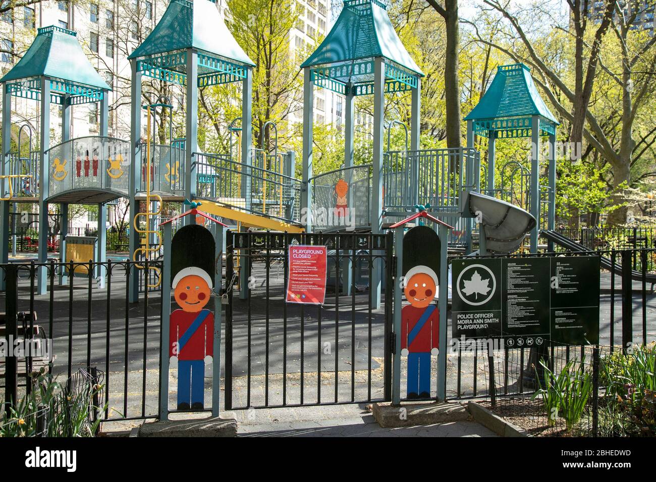 Le terrain de jeux Madison Square Park est fermé en raison du coronavirus, New York. Banque D'Images