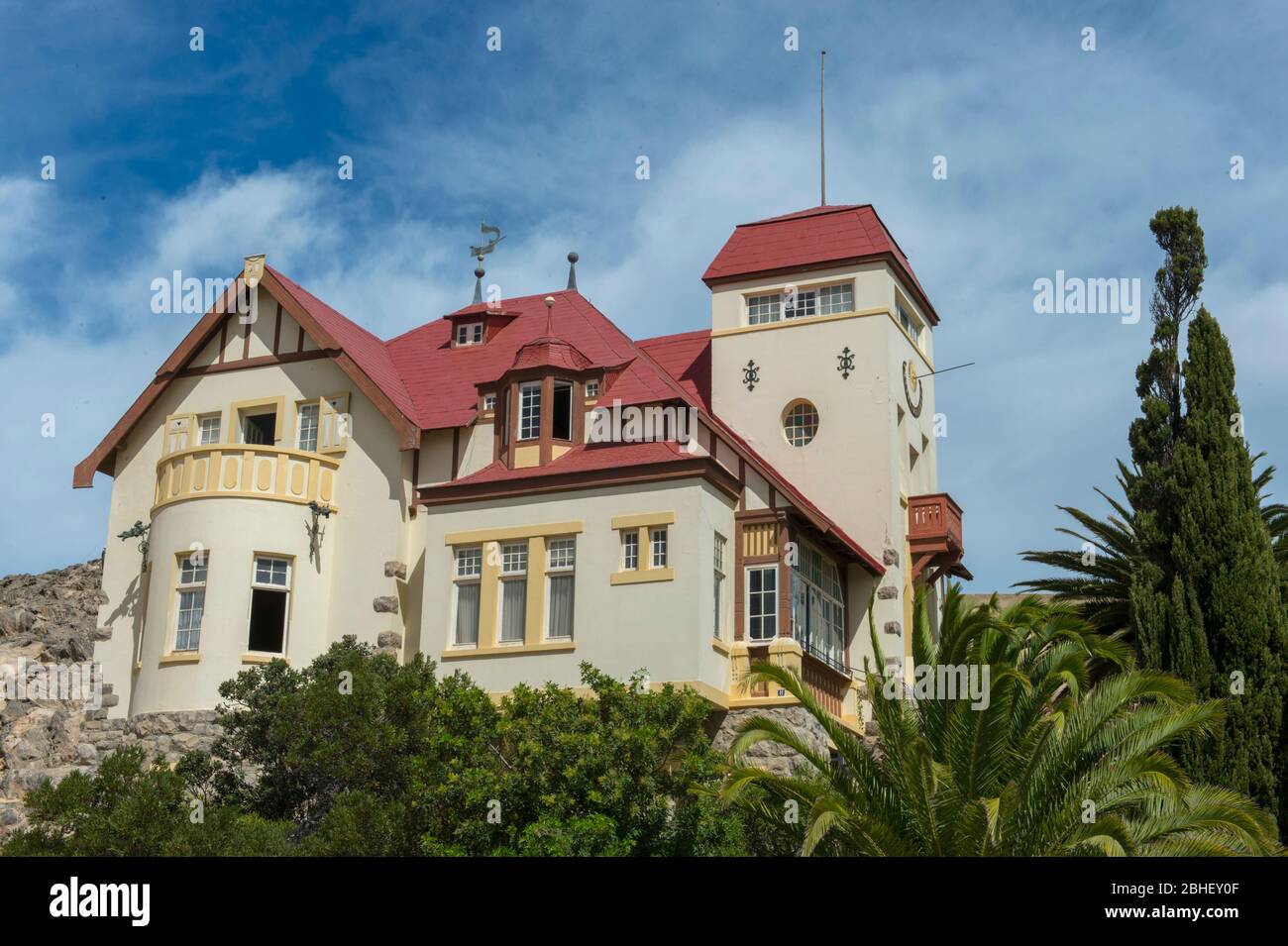 Vue sur la maison Goerke (construite en 1910), la résidence de Hans Goerke, directeur et copropriétaire de la compagnie de parapluie de diamants de Luderitz, en Namibie. Banque D'Images