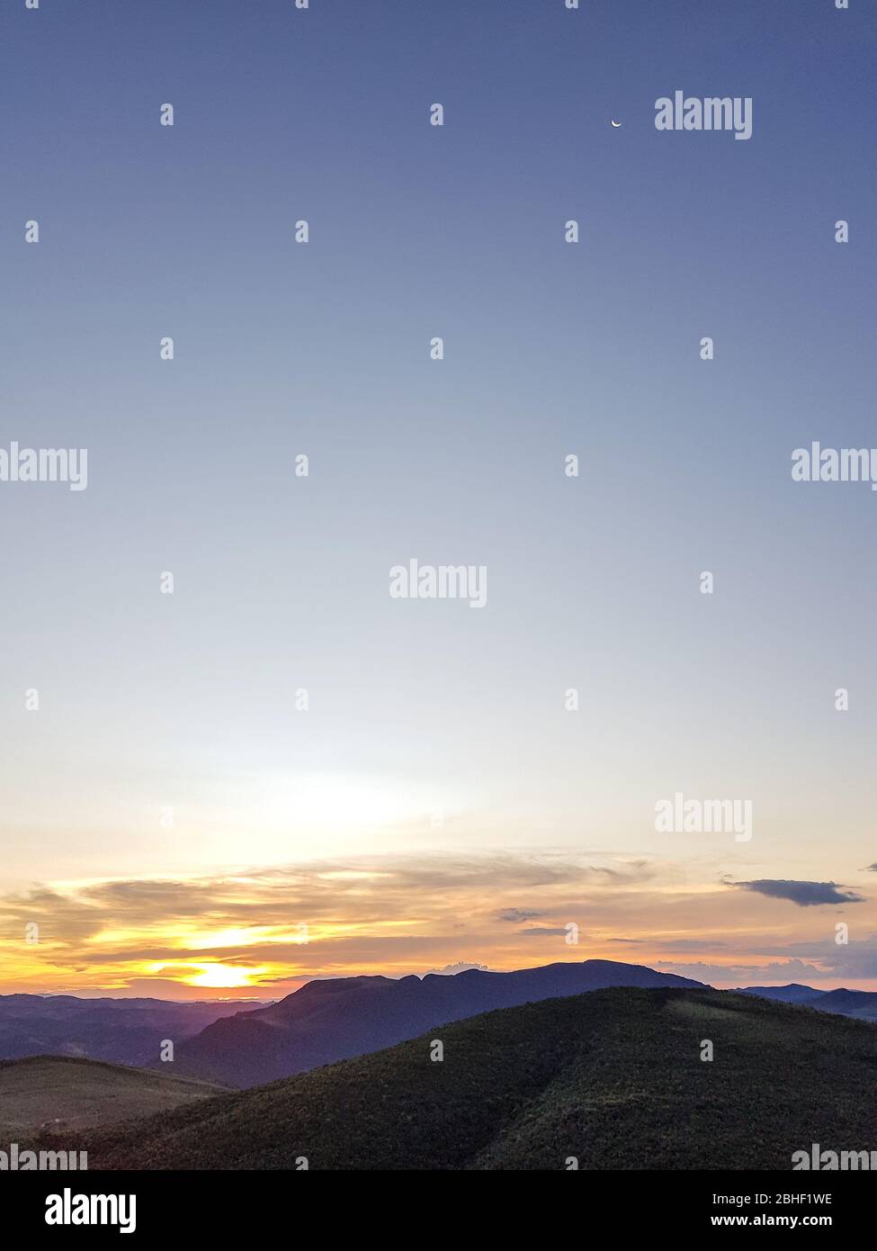 coucher de soleil dans les montagnes morada nova district dans la ville d'ouro preto brésil Banque D'Images
