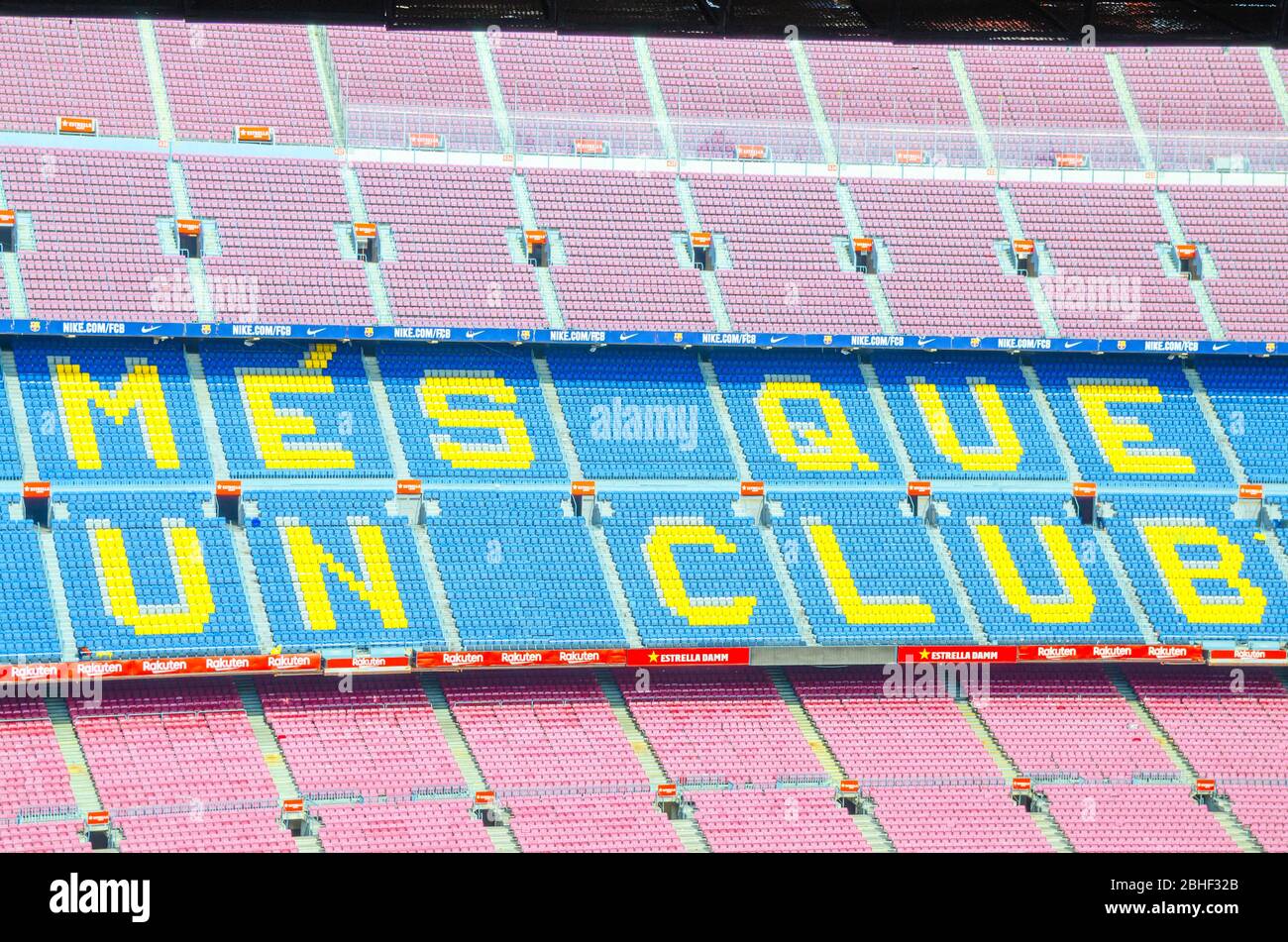 Barcelone, Espagne, 14 mars 2019: Vue rapprochée des stands de tribunes à plusieurs niveaux du Camp Nou. Nou Camp est le stade de football de Barcelone, le plus grand stade d'Espagne. Banque D'Images