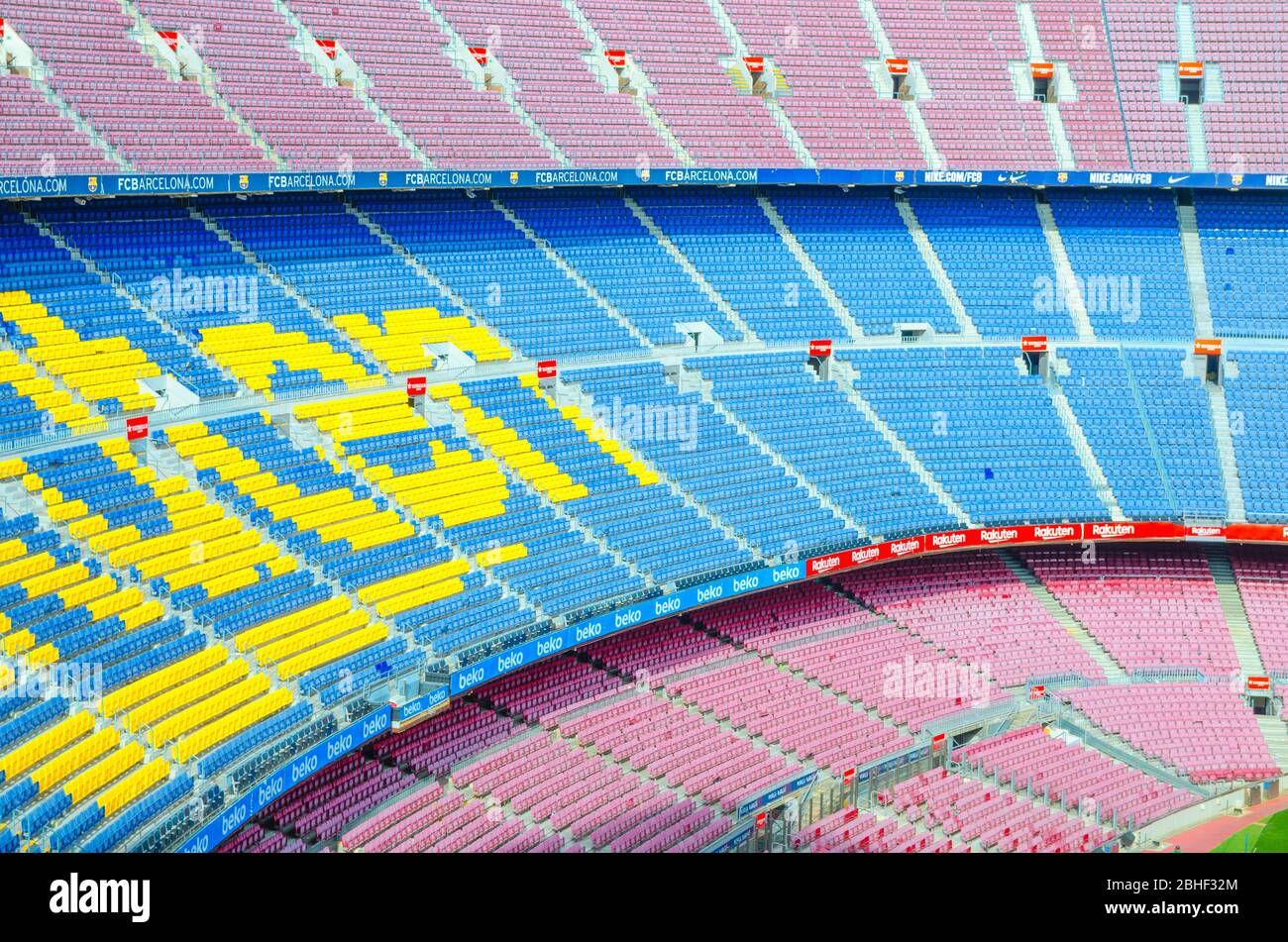 Barcelone, Espagne, 14 mars 2019: Vue rapprochée des stands de tribunes à plusieurs niveaux du Camp Nou. Nou Camp est le stade de football de Barcelone, le plus grand stade d'Espagne. Banque D'Images