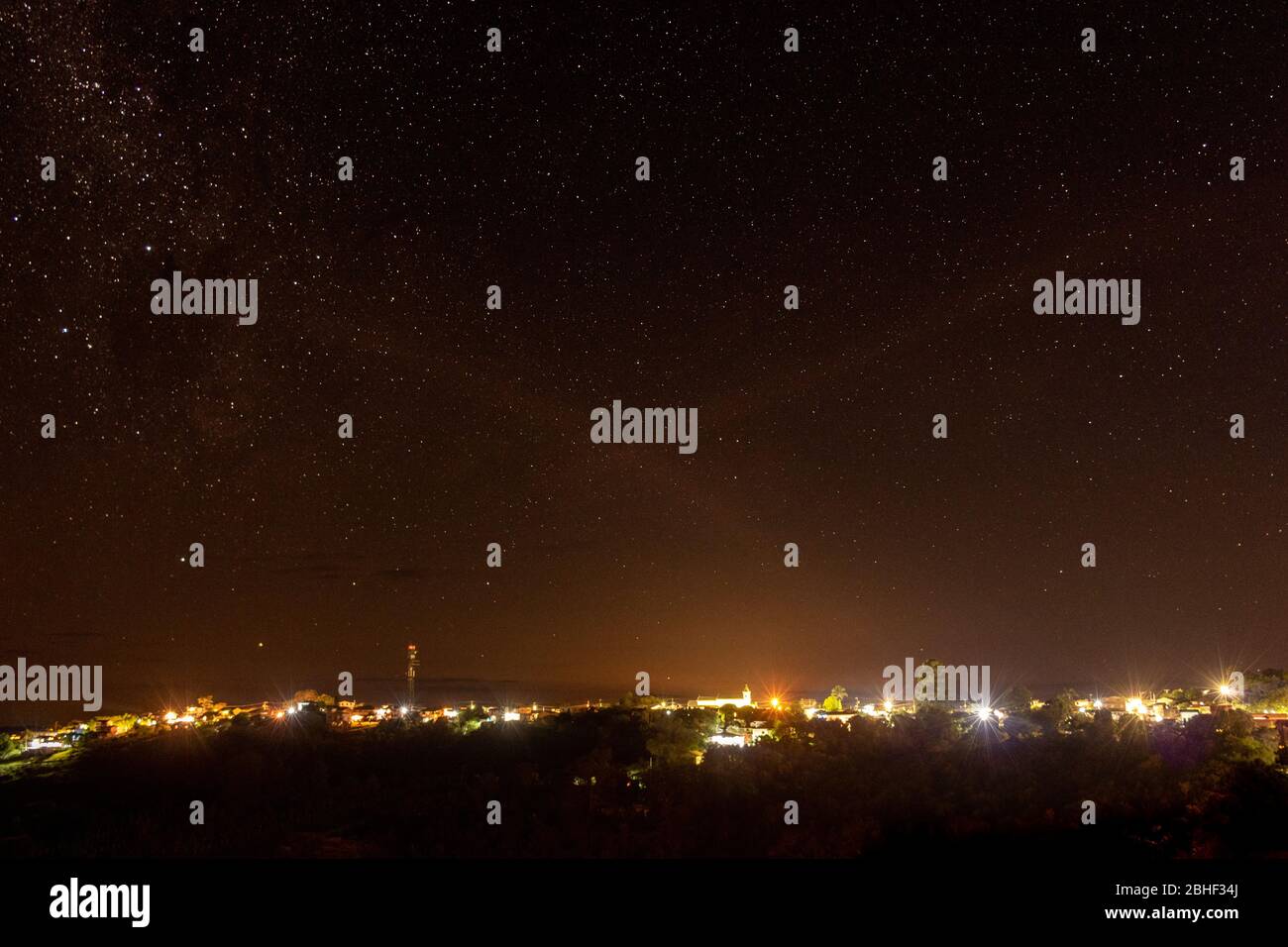 coucher de soleil dans les montagnes morada nova district dans la ville d'ouro preto brésil Banque D'Images