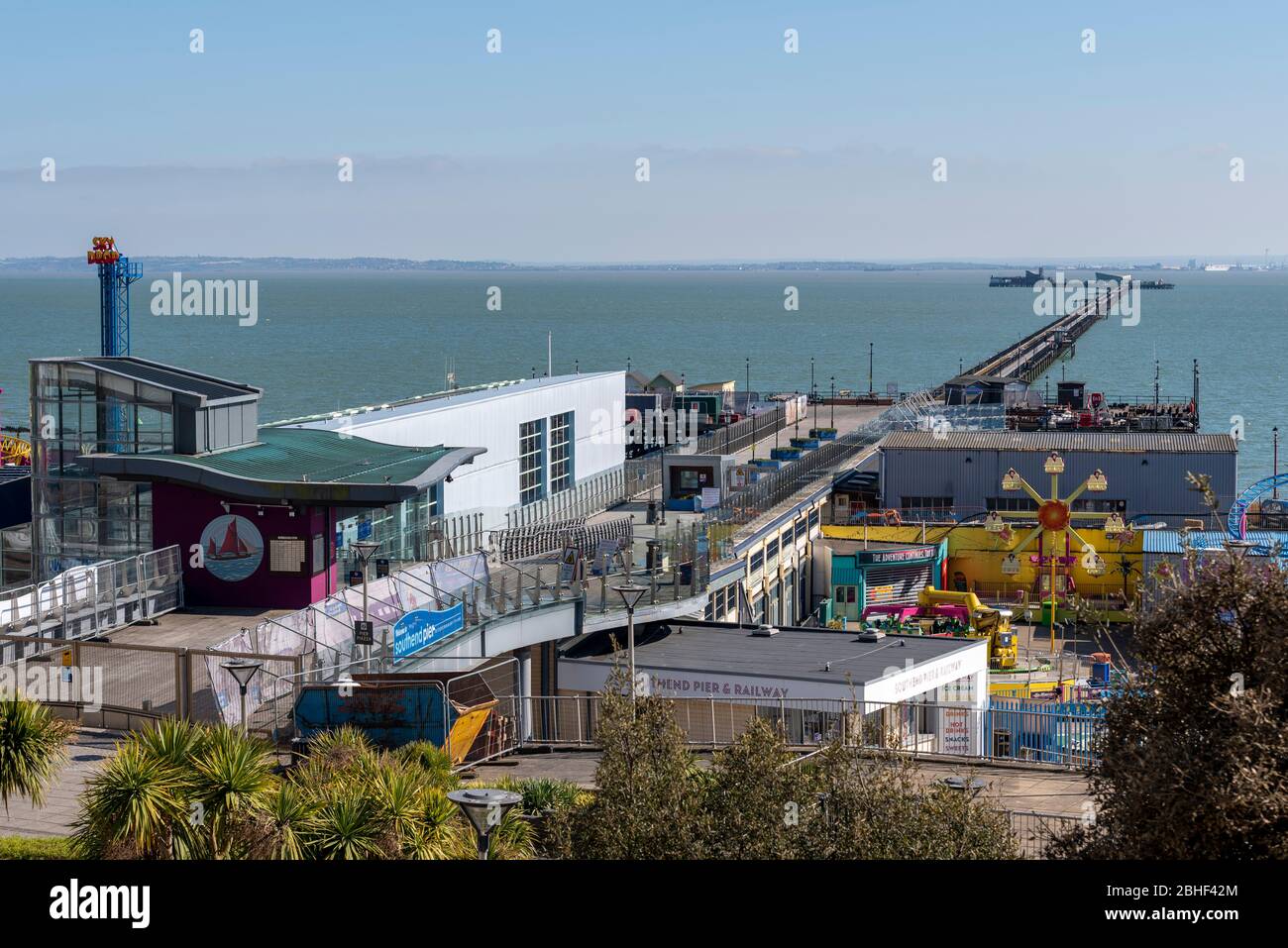 Fermé Southend Pier pendant la période de flambée de pandémie de Coronavirus COVID-19, Southend on Sea, Essex, Royaume-Uni. L'île de l'aventure est fermée. Événement HMS Leigh désactivé Banque D'Images