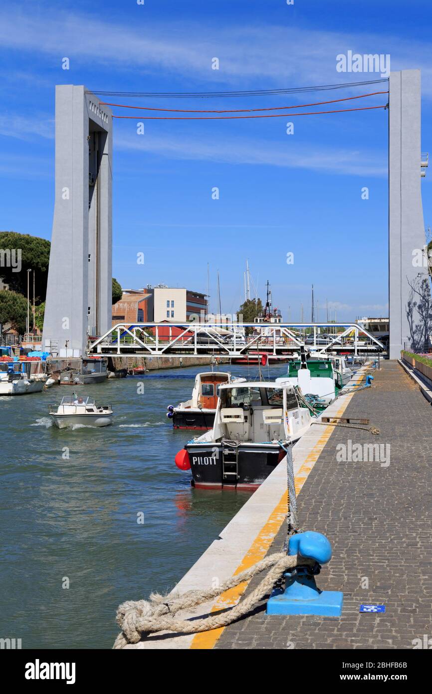 Pont de Giugno, Port de Fiumicino, Rome, Italie, Europe Banque D'Images