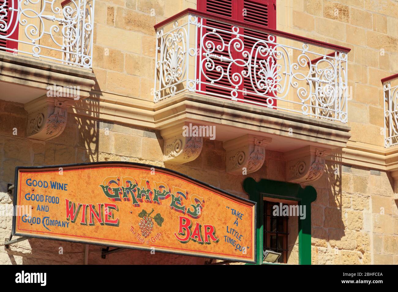 Café, place Saint-Georges, ville de Victoria, île Gozo, Malte, Europe Banque D'Images