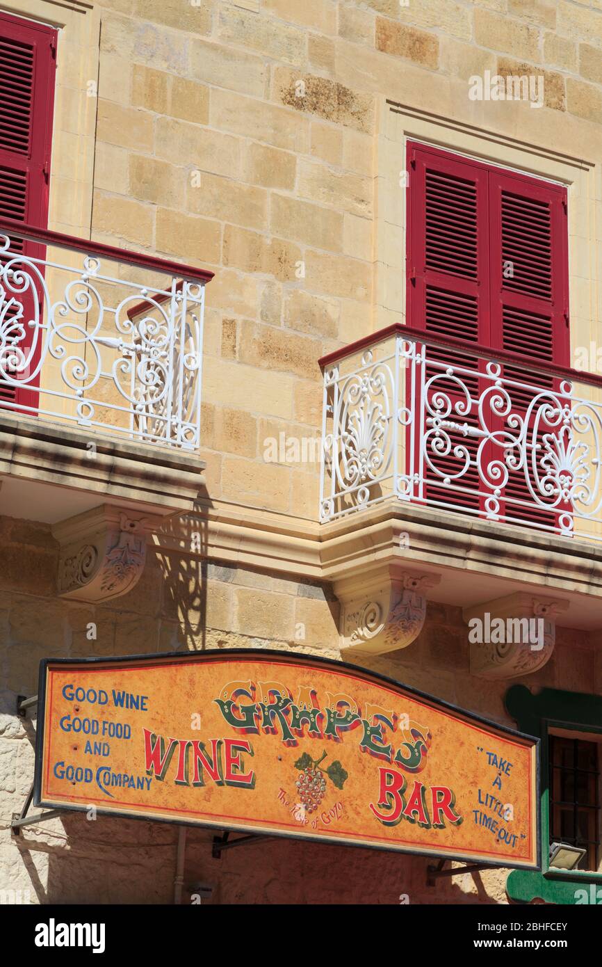 Café, place Saint-Georges, ville de Victoria, île Gozo, Malte, Europe Banque D'Images