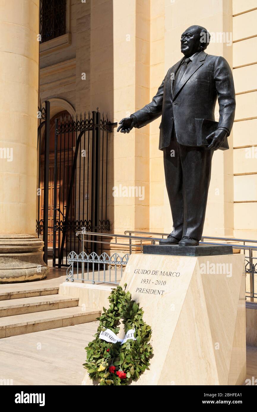 Statue du Président Guido de Marco, place Great Seige, Valletta, Malte, Europe Banque D'Images