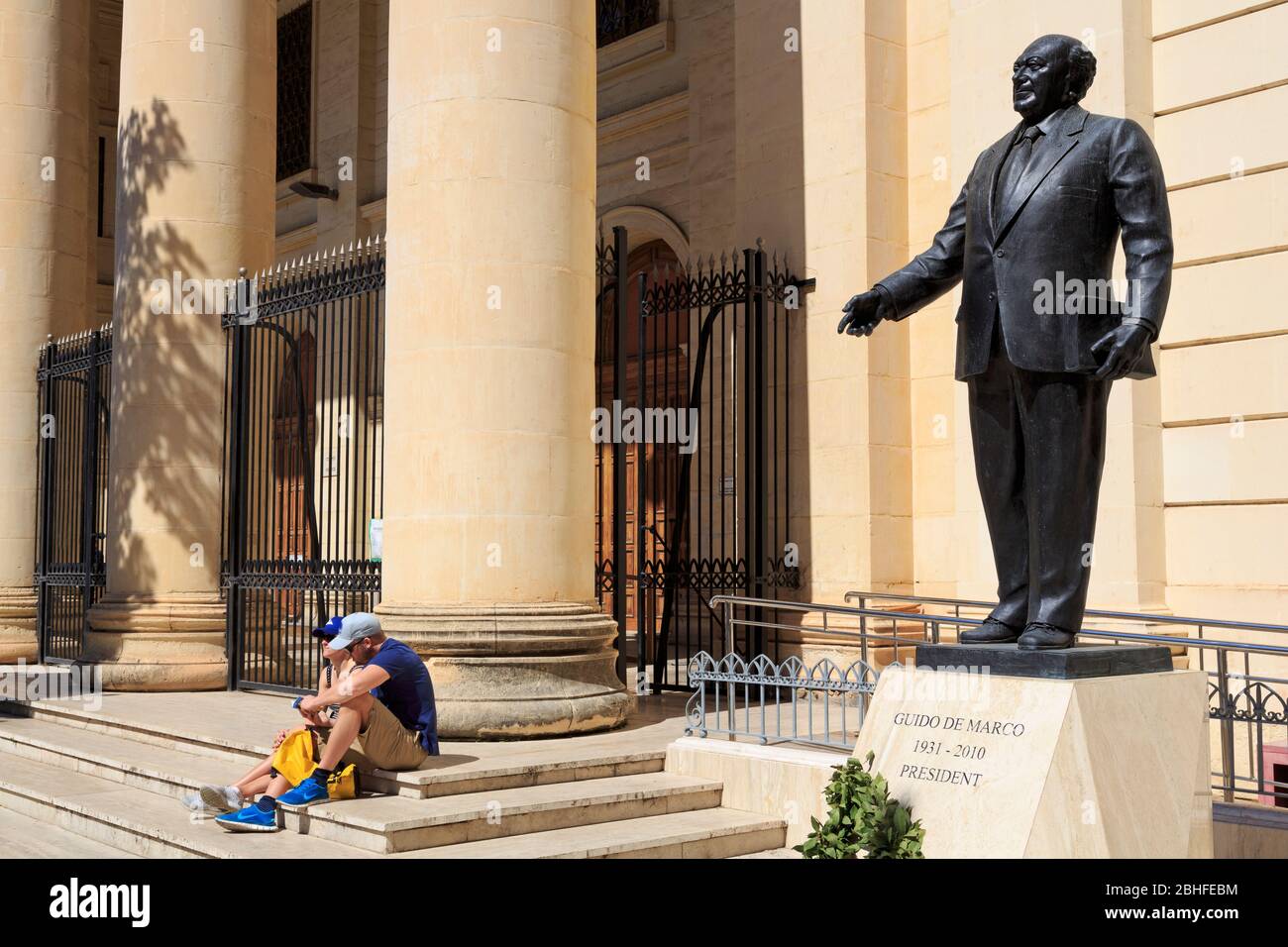 Statue du Président Guido de Marco, place Great Seige, Valletta, Malte, Europe Banque D'Images