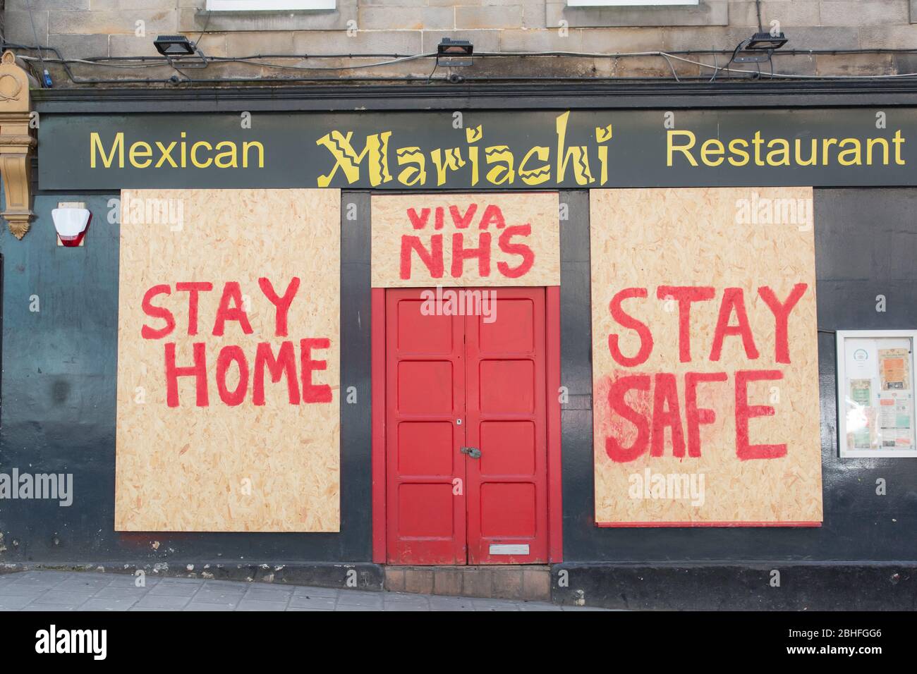 Edinburgh, Écosse, 25 avril 2020. Bien que le virus Corona continue de se verrouiller, les propriétaires de restaurant absents nous rappellent ce qui est important. Banque D'Images