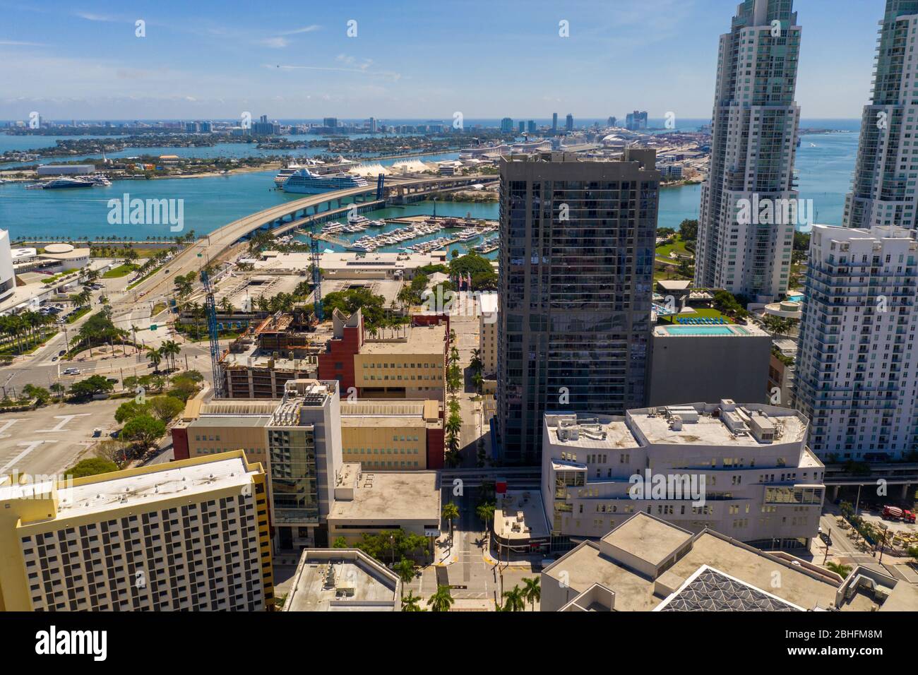 Photo aérienne vue sur le port du centre-ville de Miami Banque D'Images