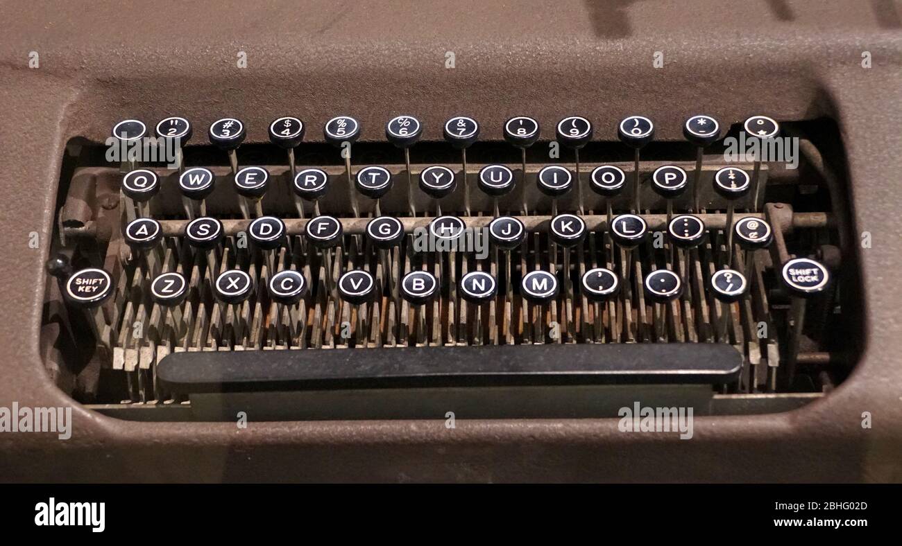 Les clés de l'ancienne et ancienne machine à gaufrage d'étiquette d'identification Banque D'Images