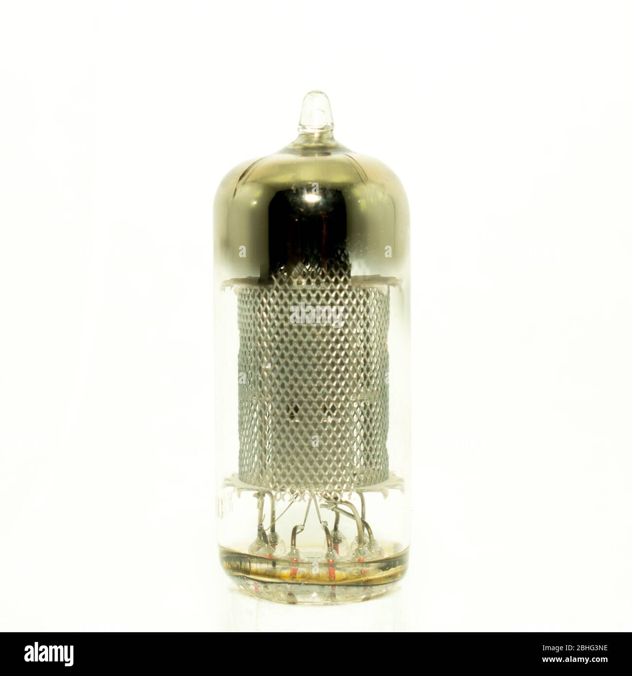 Ampoule à transistor à tube à vide électronique isolée sur fond blanc Banque D'Images