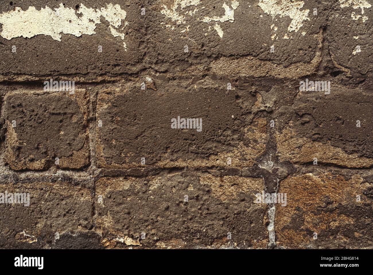 Plâtre tombé sur le fond de mur de maison Banque D'Images