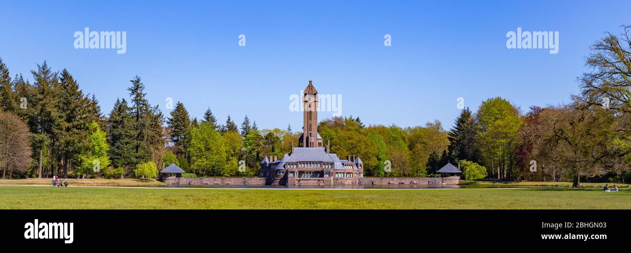 Château de chasse Sint-Hubertus dans le Parc National de Hoge Veluwe à Ede aux Pays-Bas. Architecte néerlandais de premier plan Berlage. Banque D'Images