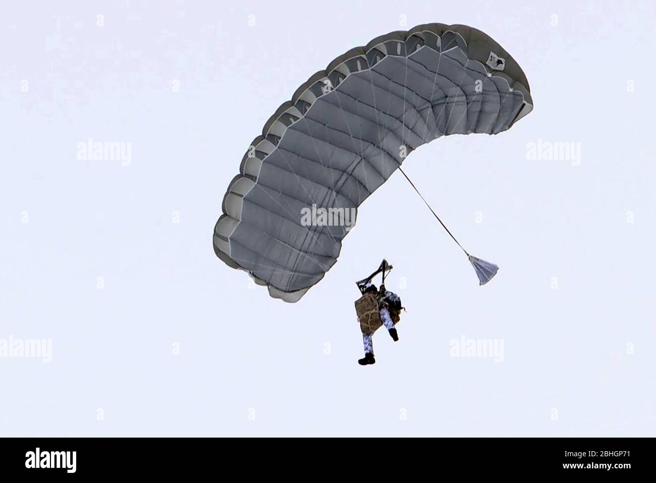 Region D Arkhangelsk Russie 26 Avril Sur Cette Video Est L Un Des Militaires Des Troupes Aeroportees Russes Qui Entreprennent Le Premier Saut En Parachute Au Monde D Une Hauteur De 10 Km